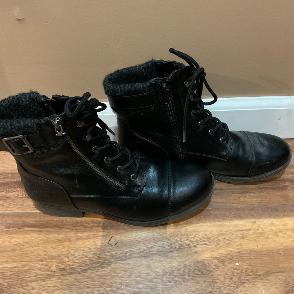Combat boots